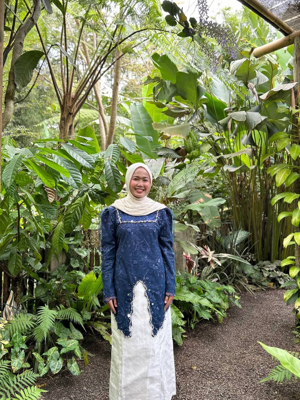 Kebaya Wisuda Navy - Putri Kebaya Lombok